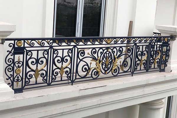 Những mẫu lan can kỹ nghệ sắt đẹp 2021