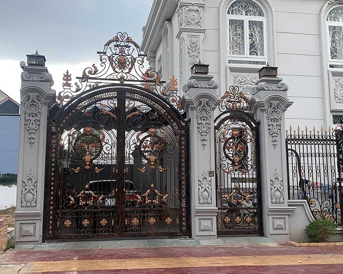 Thi công cổng sắt mỹ thuật đẹp giá rẻ tại Quận 12