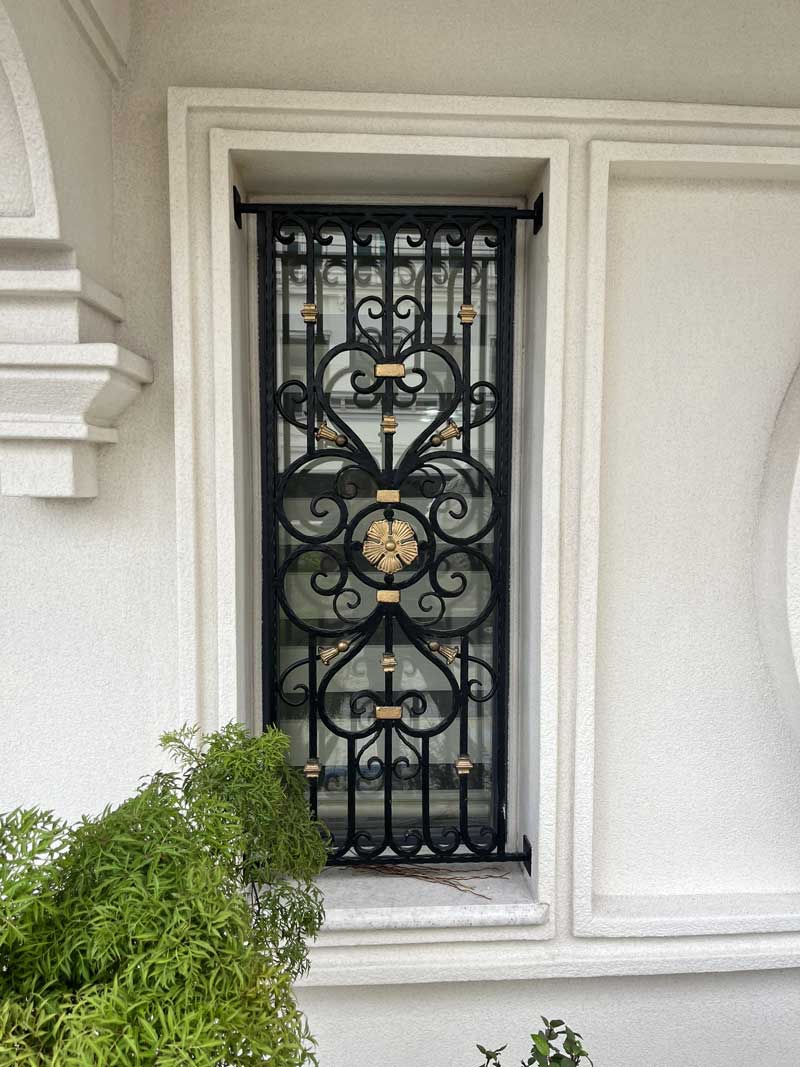 Khung bảo vệ cửa sắt mẫu 2