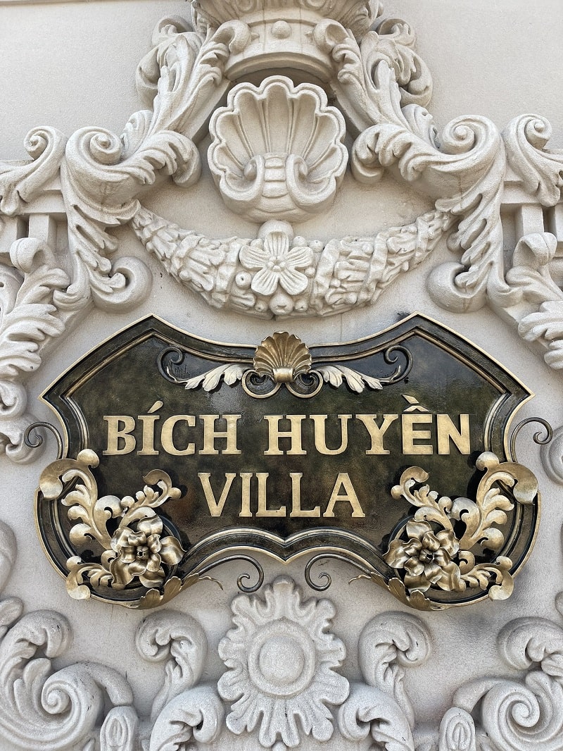 Trang trí - Bảng hiệu Bích Huyền Vila